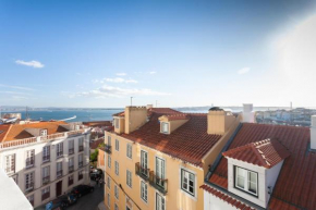 Alfama Charming Apartment with Amazing River View and Terrace